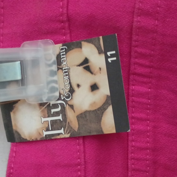 Shorts - Picture 4 of 5